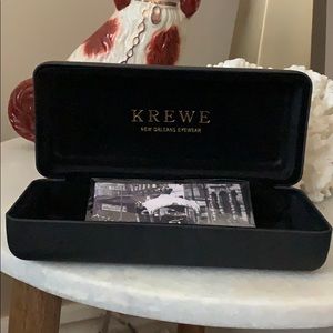 Krewe case and cloth